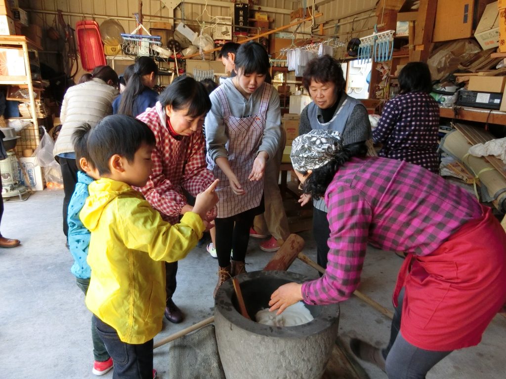 里親促進事業（餅つき大会）